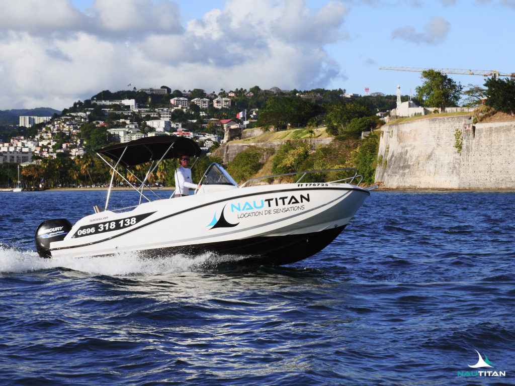 Louer un bateau à moteur AVEC permis à Fort de France, Martinique